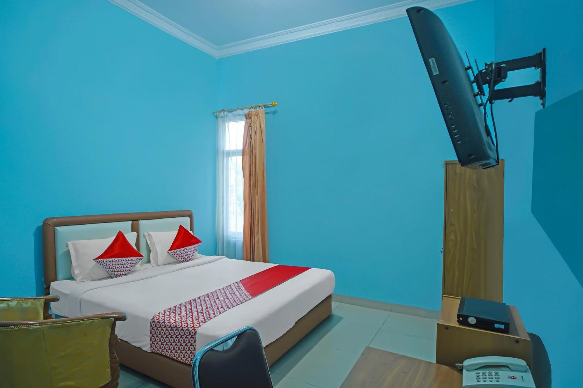Oyo 92577 Hotel Sidikalang Near Kejaksaan Negeri Dairi Экстерьер фото