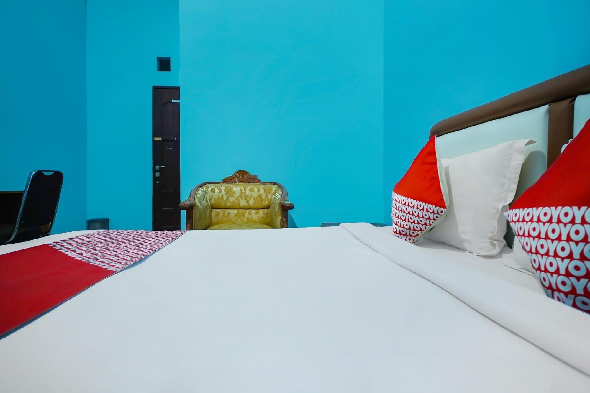 Oyo 92577 Hotel Sidikalang Near Kejaksaan Negeri Dairi Экстерьер фото