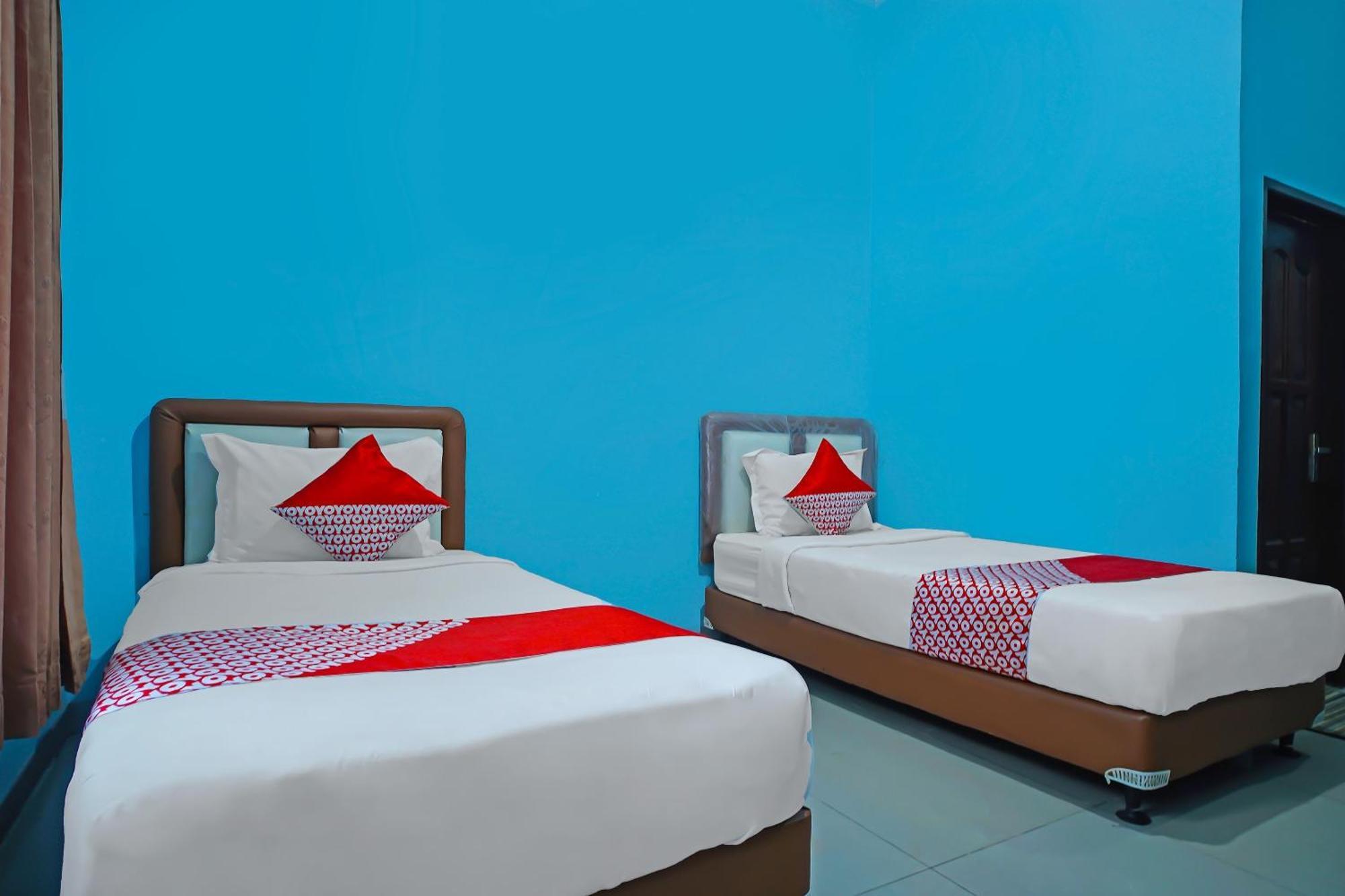 Oyo 92577 Hotel Sidikalang Near Kejaksaan Negeri Dairi Экстерьер фото